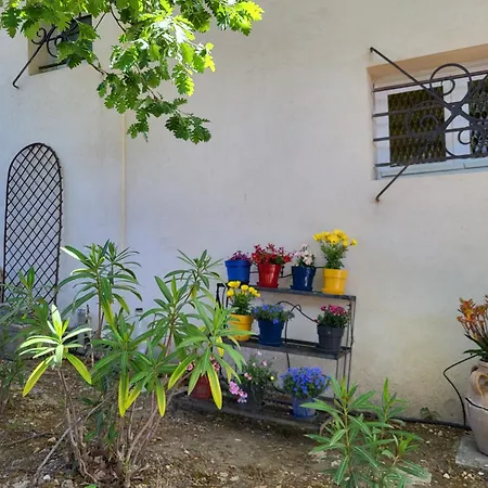Les Trois Chenes Daire Les Angles (Gard)